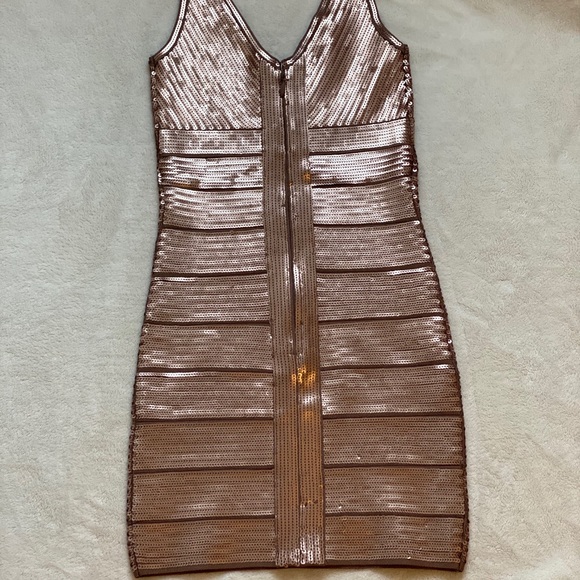 2/30 🛍 BeBe bandage sequin dress - Picture 4 of 6
